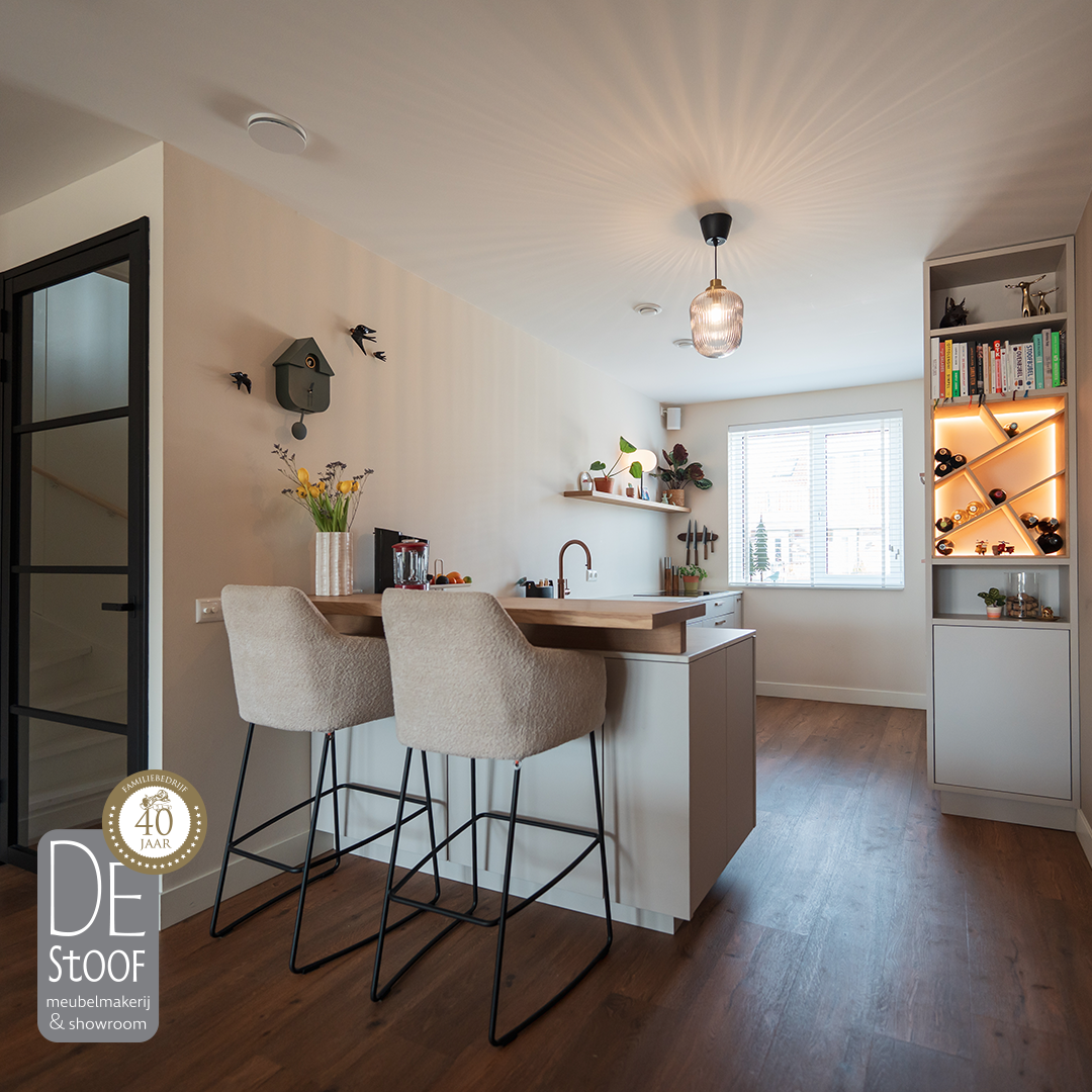 Order a bespoke bar stool from Meubelmakerij De Stoof