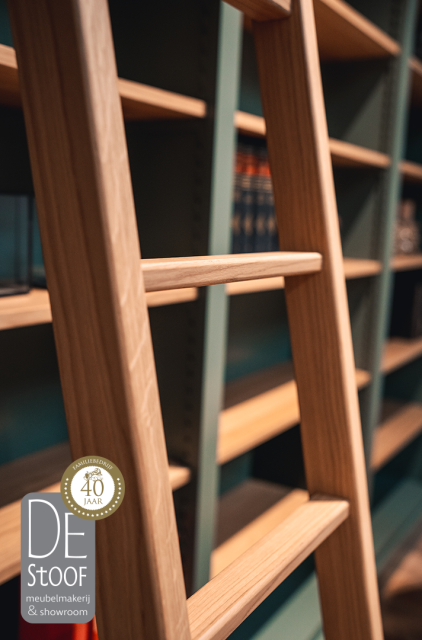 Ontdek de voordelen van een boekenkast op maat: optimale ruimtebenutting, een persoonlijke indeling en een stijlvolle aansluiting op uw interieur.