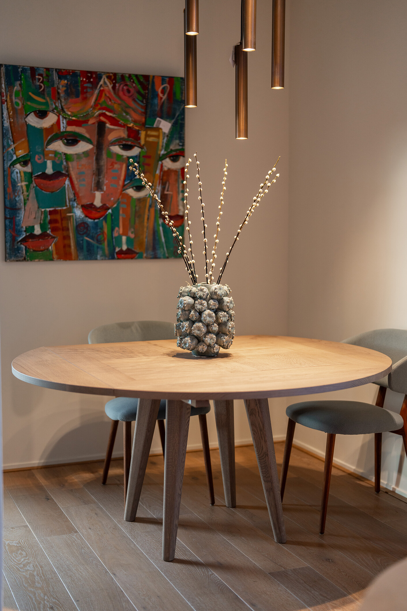Custom-made round oak tables in Wassenaar, Voorschoten, Leiden, and Delft